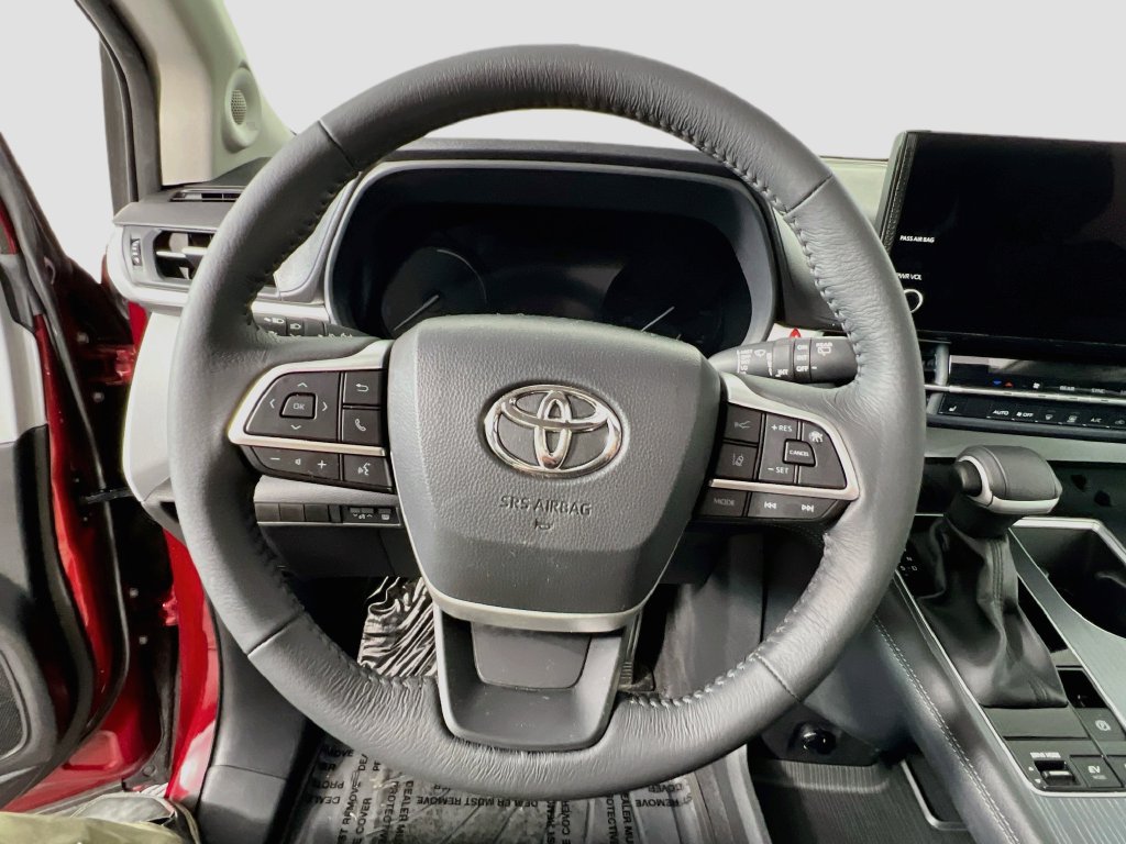 Used 2025 Toyota Sienna XLE w/ XLE Plus Package AWD/4WD image 10