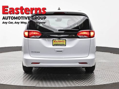 Used 2023 Chrysler Voyager LX FWD image 6