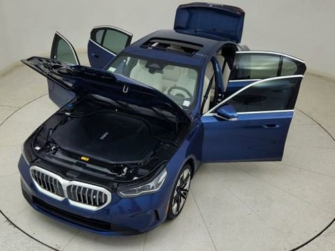 Used 2025 BMW i5 xDrive40 w/ Premium Package image 84