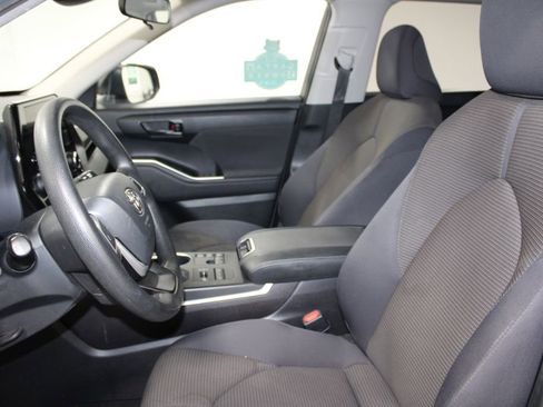 Used 2023 Toyota Highlander L image 18