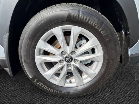 Used 2023 Toyota Corolla Cross LE AWD/4WD image 11