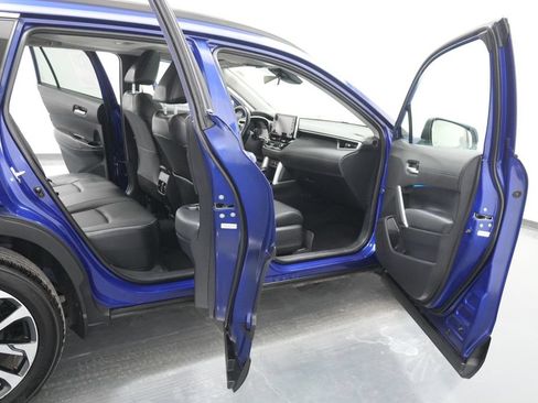 Used 2022 Toyota Corolla Cross XLE w/ Convenience Package AWD/4WD image 27