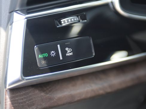 Used 2020 Audi Q8 Prestige w/ Prestige Package AWD/4WD image 20