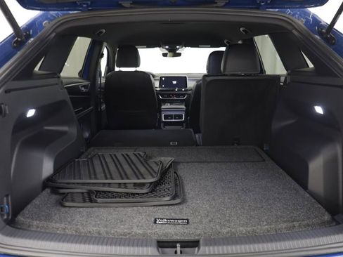 Used 2025 Volkswagen Atlas Cross Sport SE AWD/4WD image 16