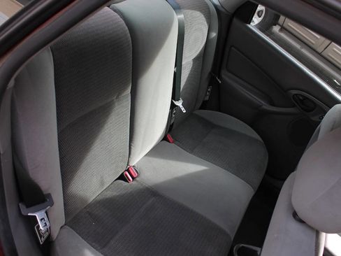 Used 2003 Ford Focus SE image 30