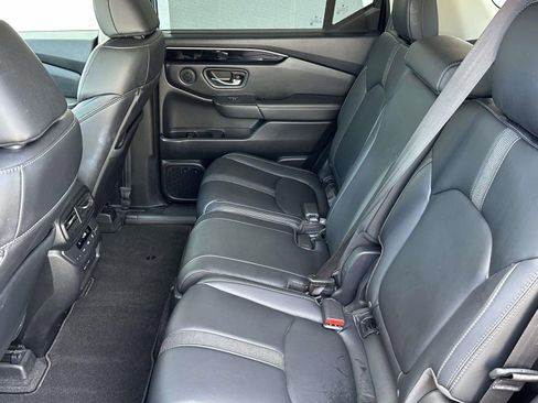 Used 2023 Honda Pilot Touring image 12