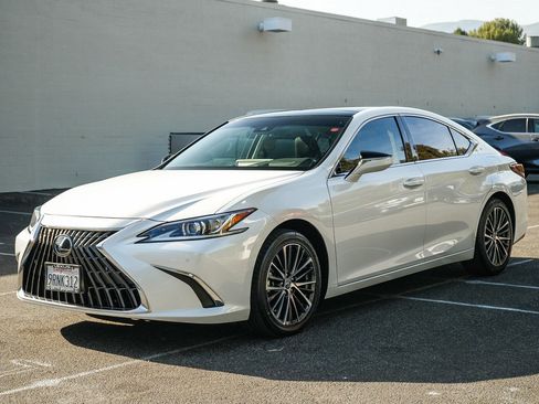 Used 2025 Lexus ES 350 w/ Premium Package FWD image 3