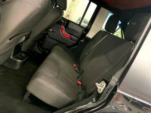 Used 2015 Jeep Wrangler Unlimited Sport image 15