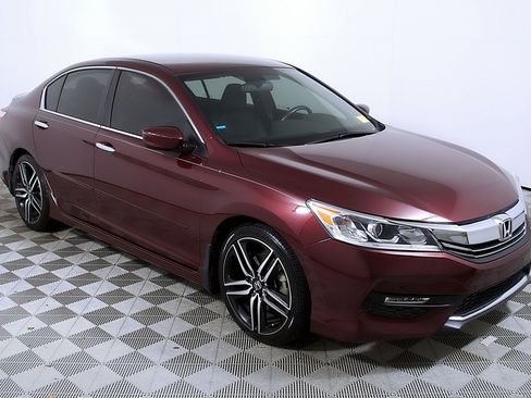 Used 2017 Honda Accord Sport image 6