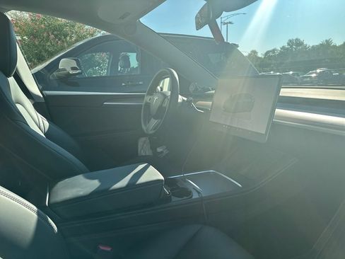 Used 2025 Tesla Model Y Long Range AWD/4WD image 8