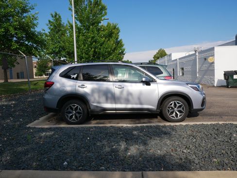 Used 2020 Subaru Forester Premium AWD/4WD image 2