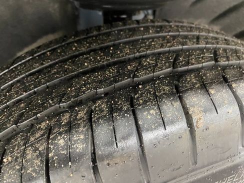 Used 2023 GMC Acadia SLE w/ Driver Convenience Package image 8