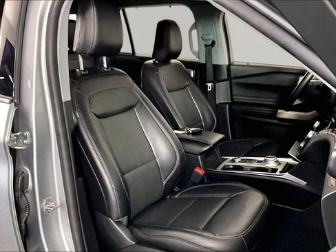Used 2023 Ford Explorer Limited w/ Equipment Group 301A AWD/4WD image 28