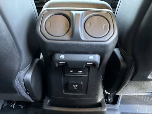 Used 2025 Jeep Wrangler Unlimited Rubicon AWD/4WD image 23