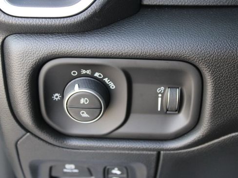 New 2026 RAM 1500 4x4 Crew Cab image 28