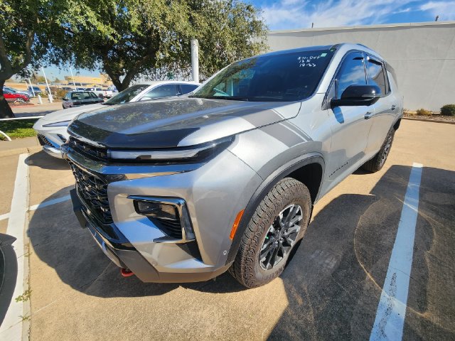 Used 2025 Chevrolet Traverse Z71 w/ Enhanced Driving Package AWD/4WD image 3