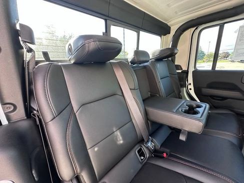 Used 2023 Jeep Gladiator Mojave w/ Cold Weather Group AWD/4WD image 9