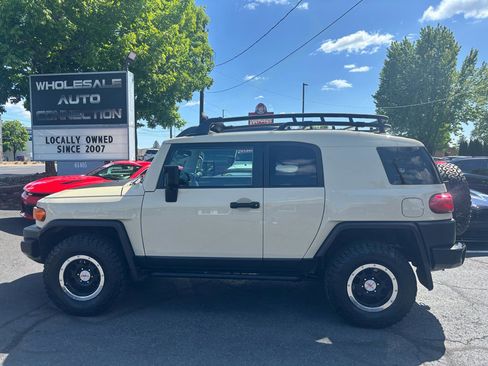 Used 2010 Toyota FJ Cruiser 4WD image 2
