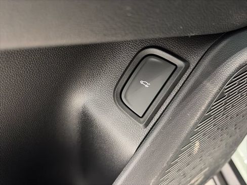 New 2026 Chevrolet Equinox LT w/ Convenience Package II FWD image 10