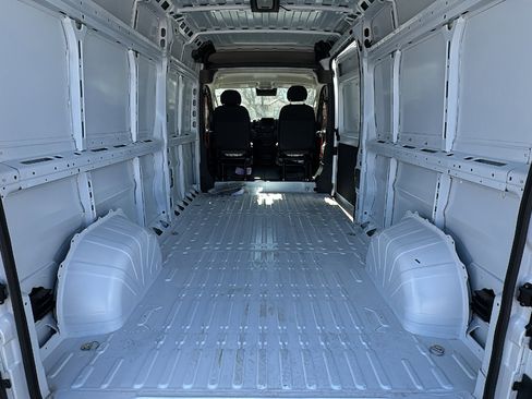 Used 2025 RAM ProMaster 2500 w/ Convenience Group image 20