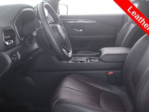 Used 2025 Honda Pilot Black Edition image 16