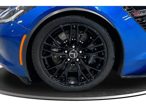 Used 2015 Chevrolet Corvette Z06 w/ 3LZ Preferred Equipment Group RWD image 42