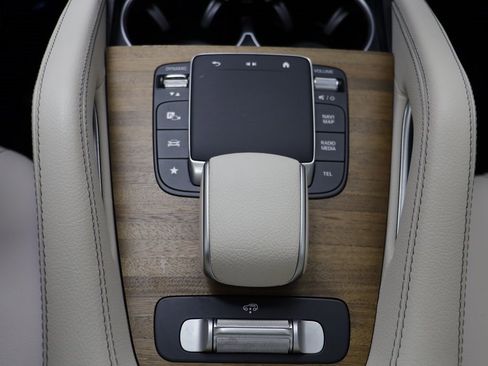 Used 2024 Mercedes-Benz GLS 450 4MATIC image 12