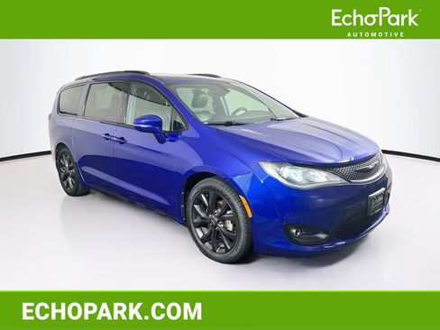 Used 2019 Chrysler Pacifica Limited w/ S Appearance Package FWD image 1