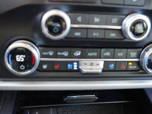 Used 2024 Ford Expedition Max XLT AWD/4WD image 6
