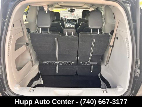 Used 2023 Chrysler Pacifica Limited FWD image 7