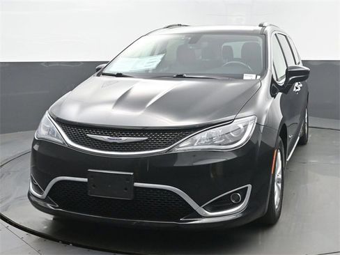 Used 2019 Chrysler Pacifica Touring-L image 1