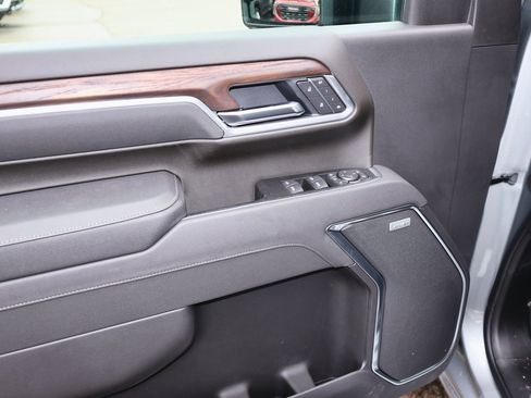 New 2026 GMC Sierra 3500 SLT image 9