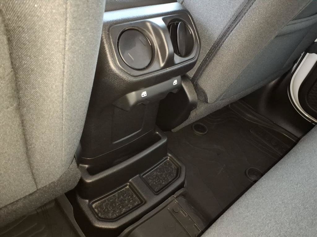 Used 2024 Jeep Wrangler Unlimited AWD/4WD image 16
