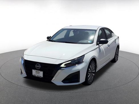 Used 2025 Nissan Altima 2.5 SV FWD image 7