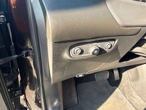 Used 2021 Buick Encore GX Preferred w/ Sport Touring Package FWD image 18