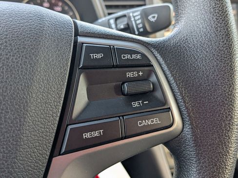 Used 2017 Hyundai Elantra SE image 20