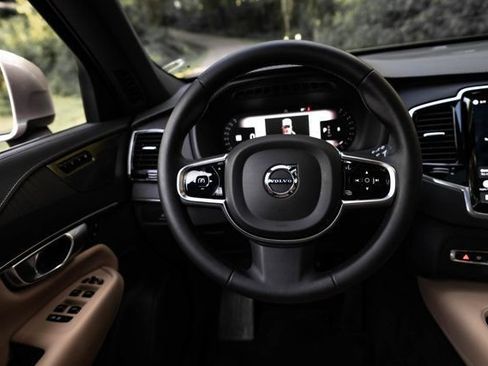 Used 2023 Volvo XC90 B6 Ultimate AWD/4WD image 16