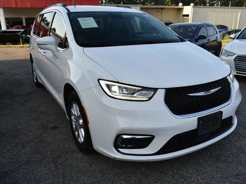 Used 2022 Chrysler Pacifica Touring-L FWD image 4