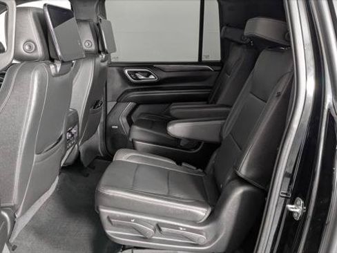 Used 2021 Chevrolet Suburban Z71 w/ Z71 Signature Package AWD/4WD image 18