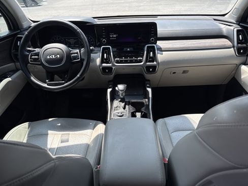 Used 2022 Kia Sorento EX w/ Panoramic Sunroof Package FWD image 23