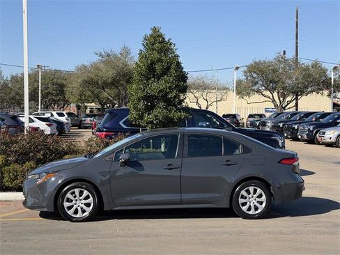 Certified 2025 Toyota Corolla LE image 4