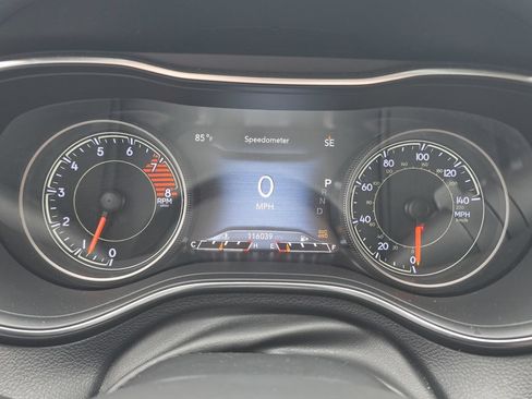 Used 2019 Jeep Cherokee Trailhawk AWD/4WD image 10