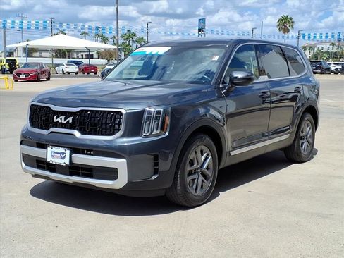 Used 2024 Kia Telluride LX image 3