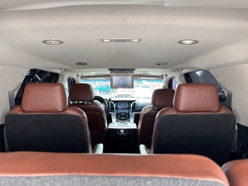 Used 2017 Cadillac Escalade Luxury AWD/4WD image 9