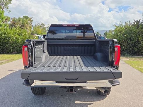 Used 2024 GMC Sierra 2500 SLT w/ SLT Premium Package AWD/4WD image 5