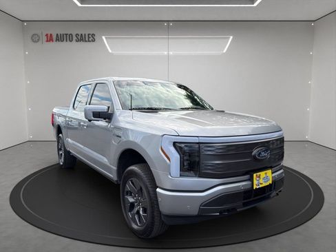 Used 2023 Ford F150 Lightning 4x4 SuperCrew image 7