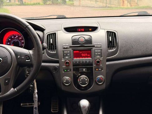 Used 2010 Kia Forte SX w/ Leather Pkg FWD image 17