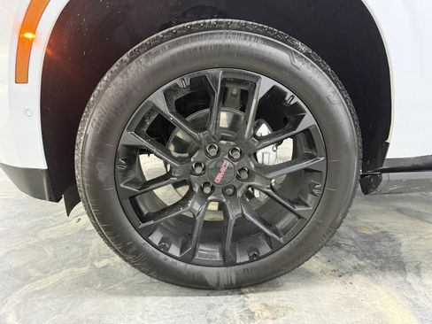 Used 2026 GMC Yukon Denali w/ Sun & Power Step Package image 33