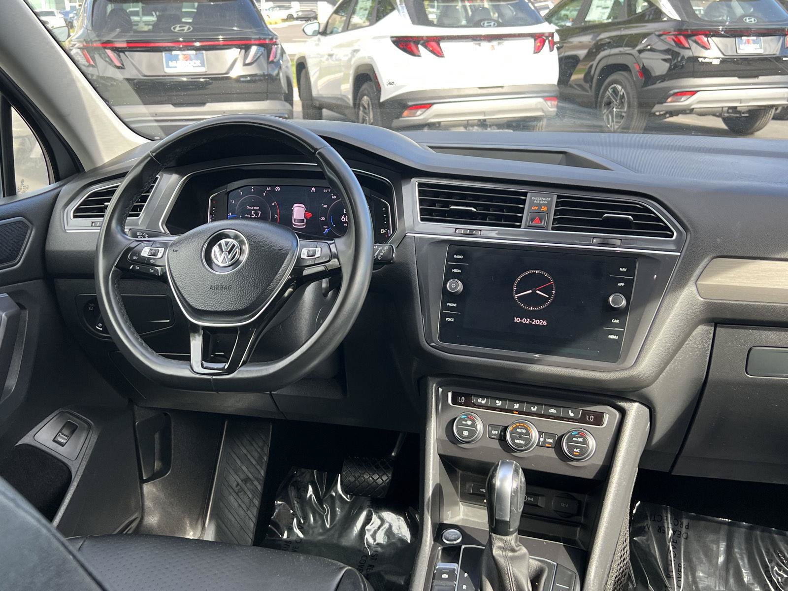 Used 2020 Volkswagen Tiguan SEL w/ 3rd Row Seat Package AWD/4WD image 2