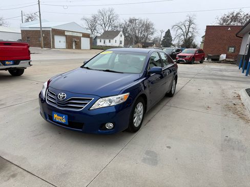Used 2010 Toyota Camry image 3
